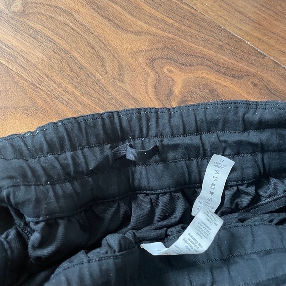 Lululemon Tracker Low Rise Short 4” - Picture 5 of 9